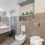 Blue Mermaid Of Pet Friendly - Happy 스트레사